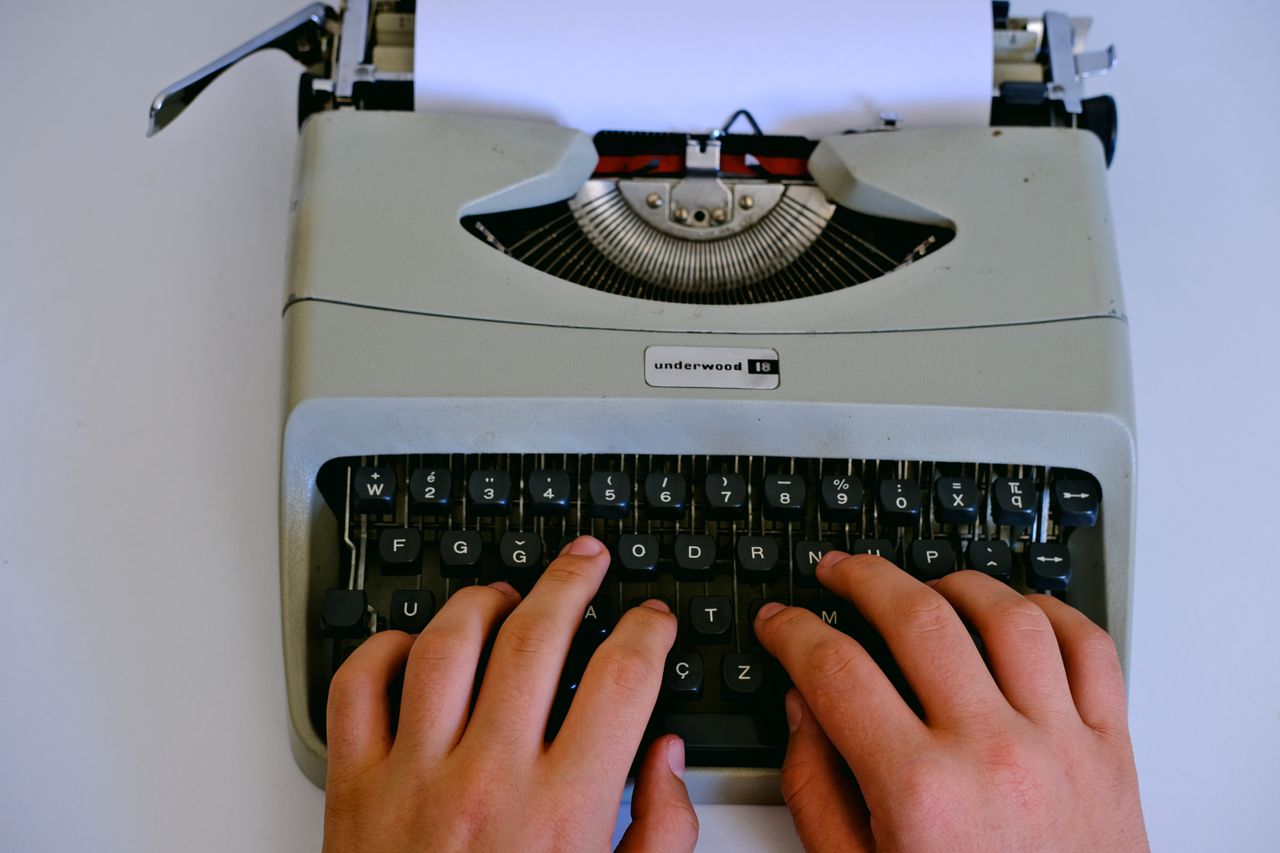 Hands typing brand messaging on a typewriter